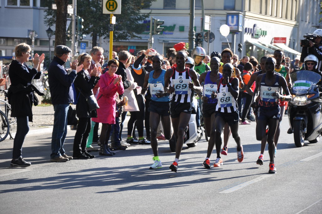 Über 40.000 Läufer nehmen 2015 am Berlin Marathon teil (Bild: MaSan)