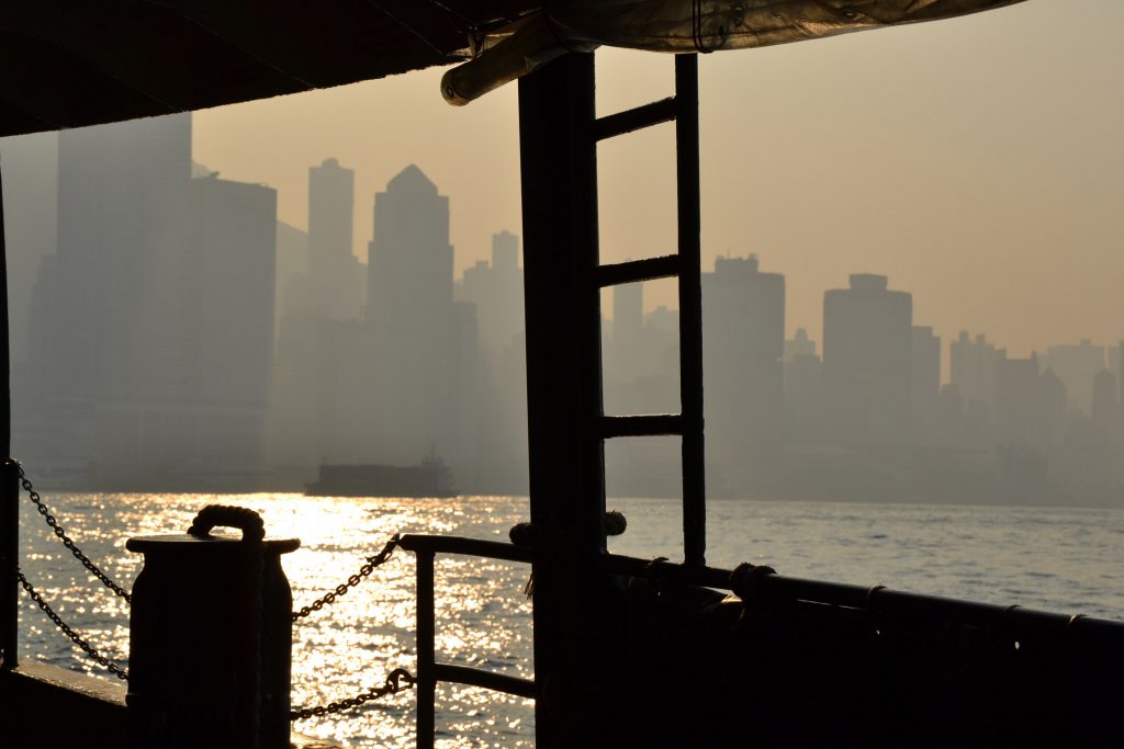 Hongkong von einem Boot aus betrachtet